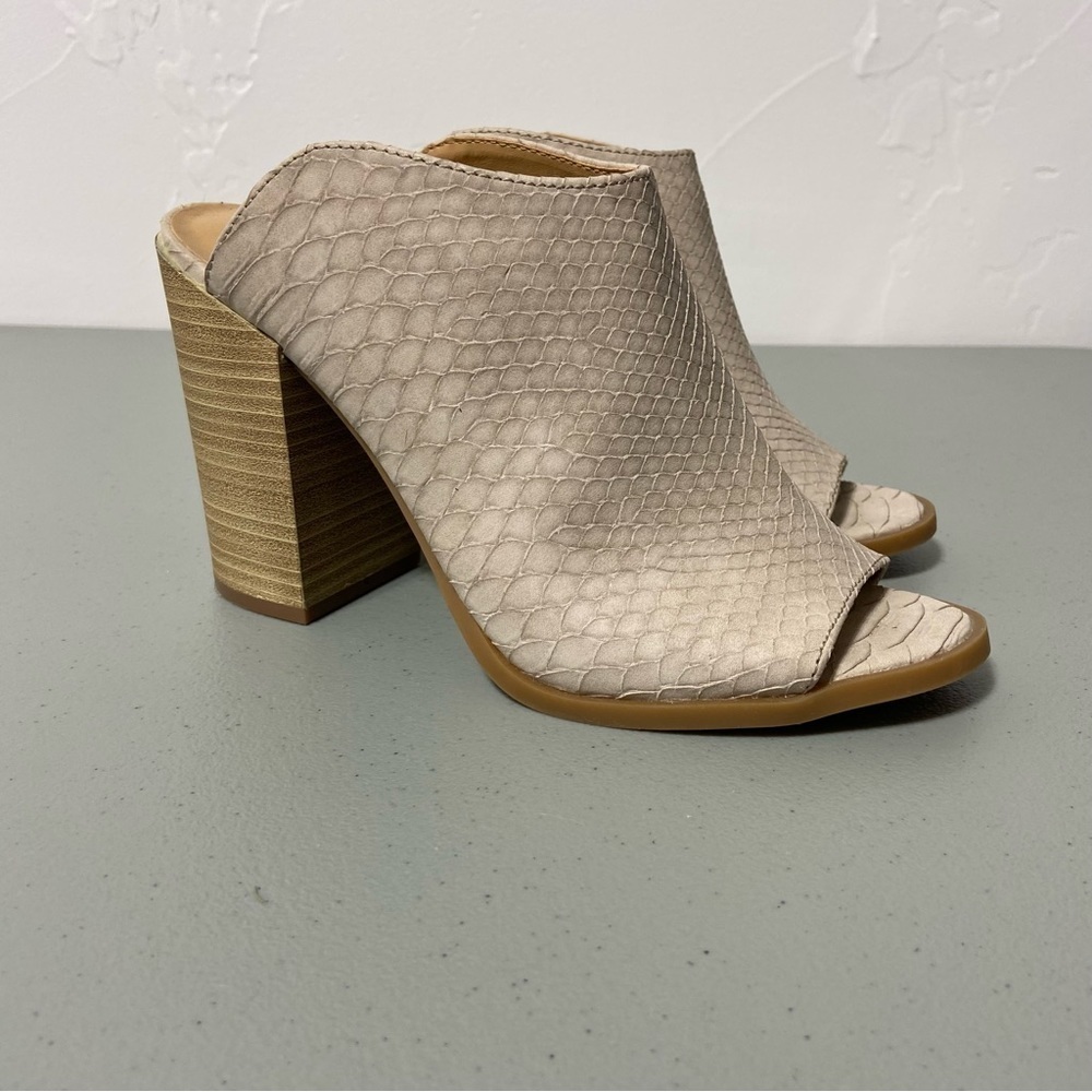 Express Factory Snake Print Lizard? Women's Peep toe Heel Size 7